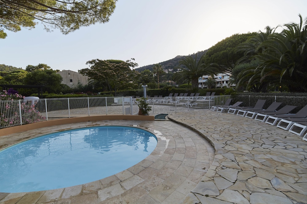 PIERRE & VACANCES RESIDENCE L'ANSE DE PRAMOUSQUIER 30/73