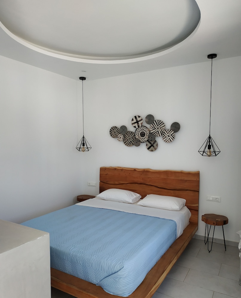 Nikos Rooms 9/50