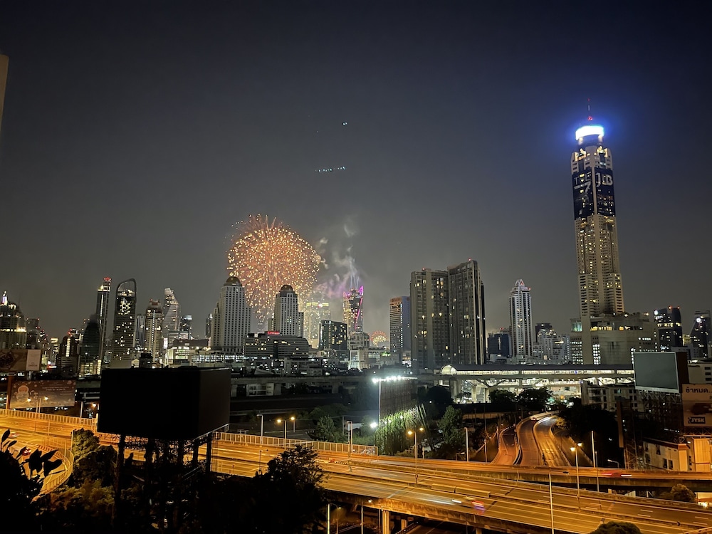 Interchange Tower Serviced Apartment 44/49