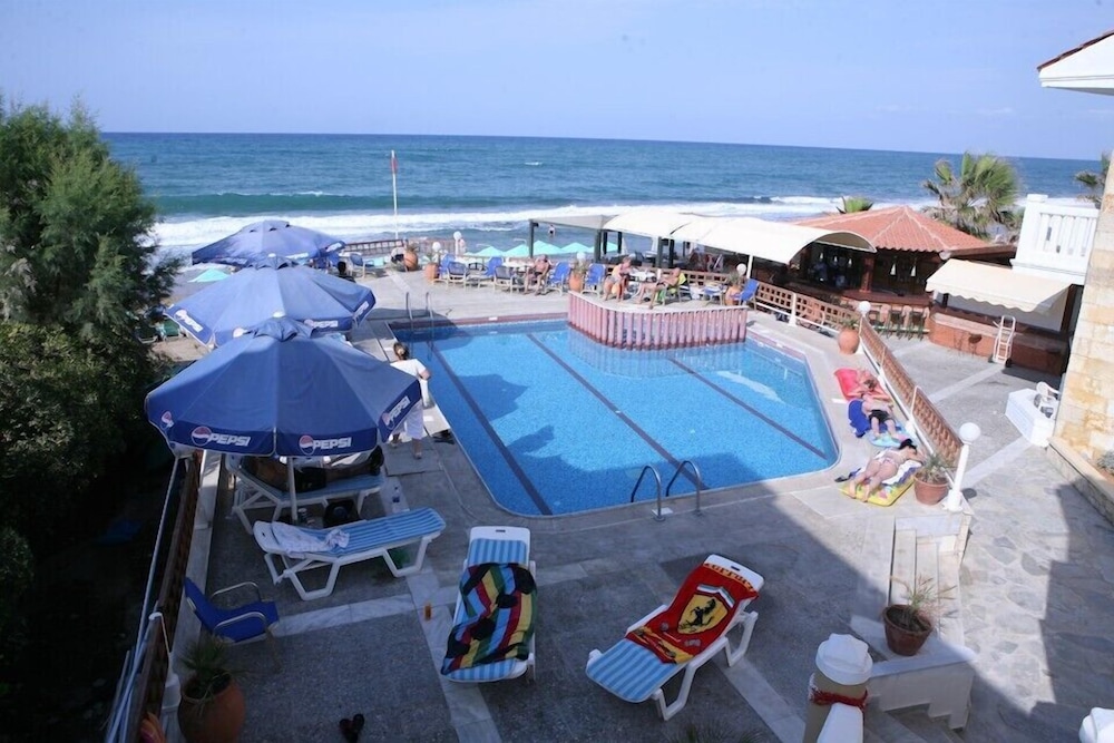 Jo-An Beach Hotel 84/93