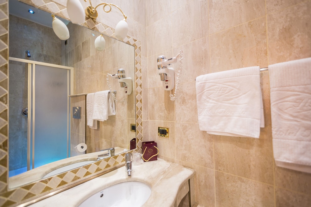 غرفة كلاسيكية ثلاثية، Hotel Fiorella 4/4