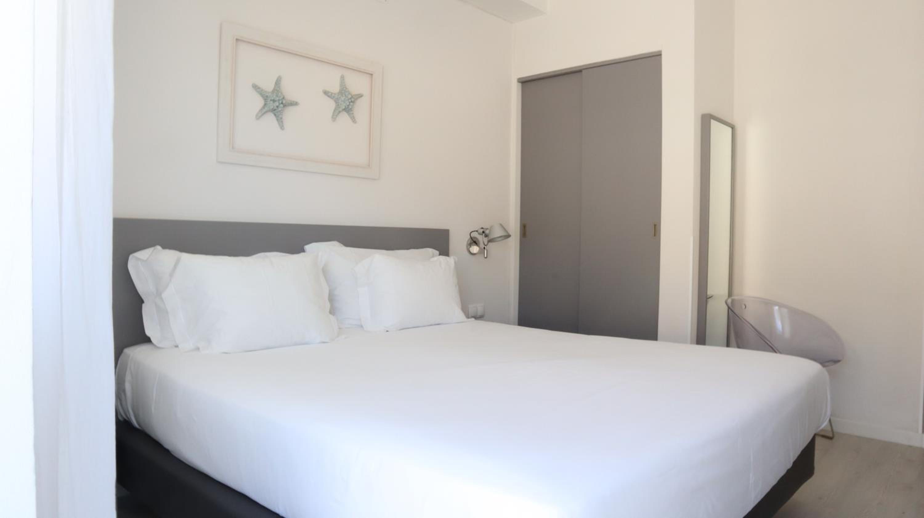 Room, Double Bed, Lateral Side Sea View، Albergaria Mar Bravo 2/2