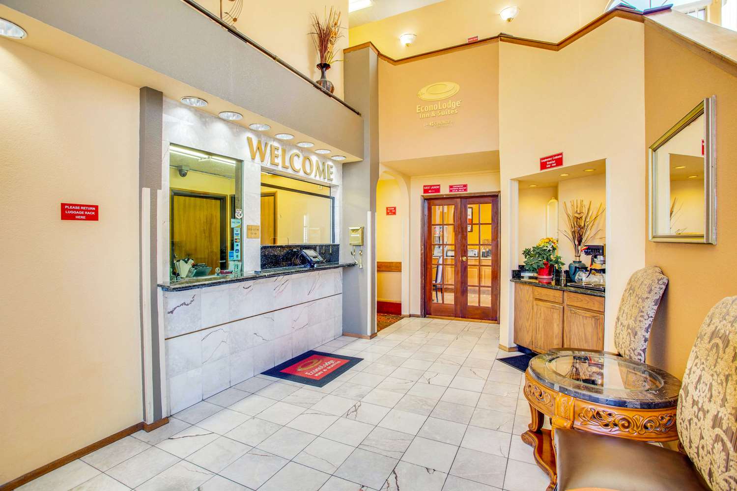 Econo Lodge Inn and Suites Albuquerque East I-40 Eubank Exit 5/37