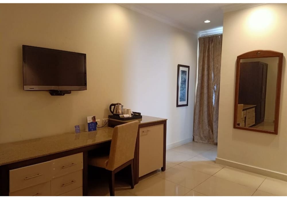Sarovar Portico Surajkund Faridabad 7/38