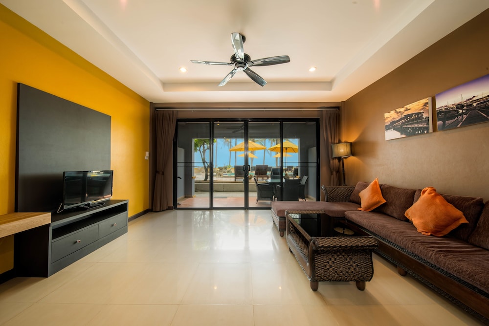 Kamala Beachfront Apartment 49/70
