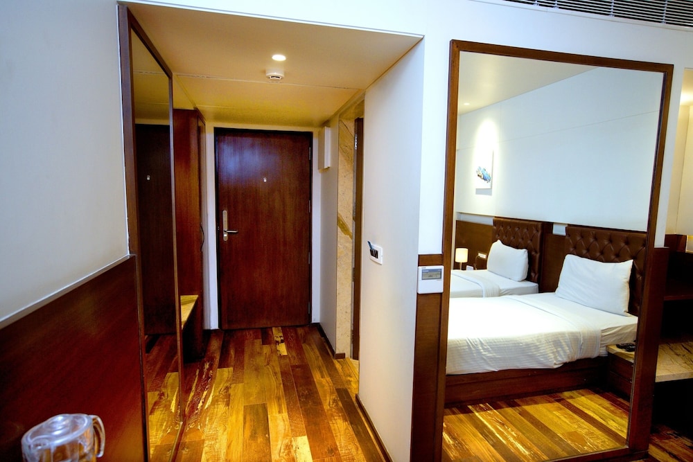 Hotel De Nada 24/43