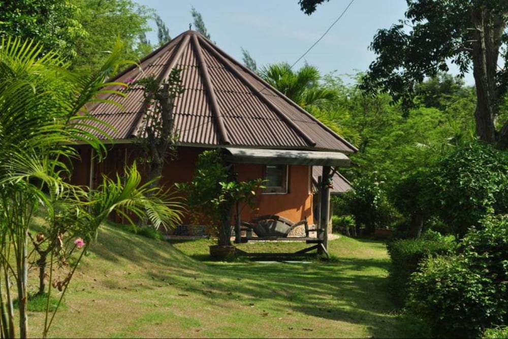 Baandin Huaiphung Resort 13/18