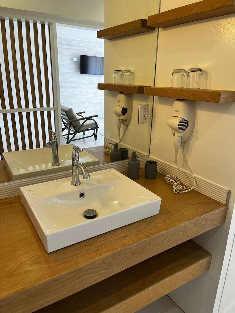 Monteray Apartment Hotel 46/48