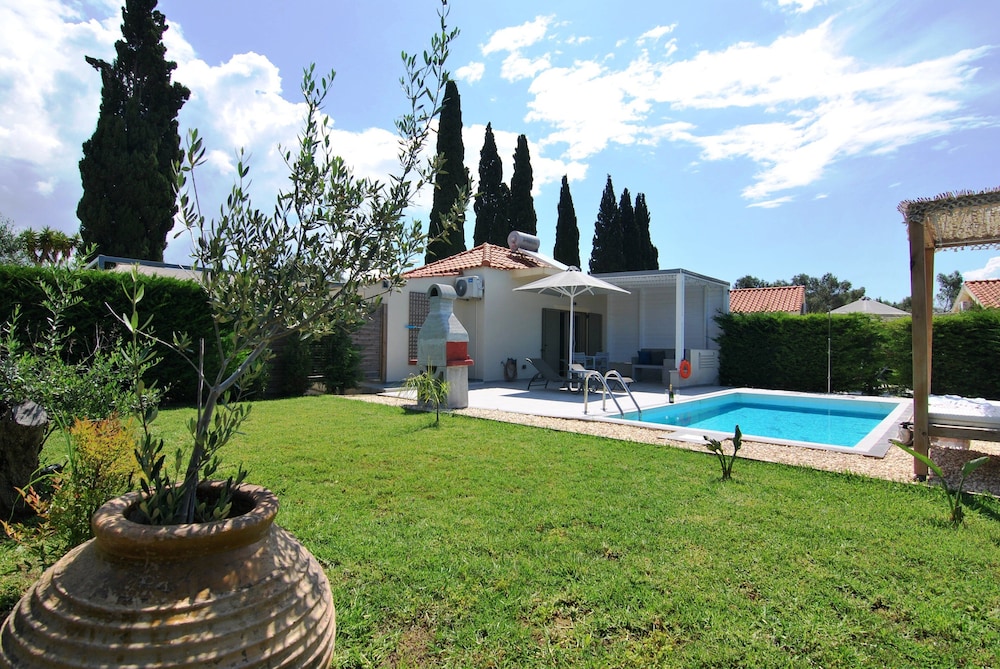 Cypress Garden Villas 37/50