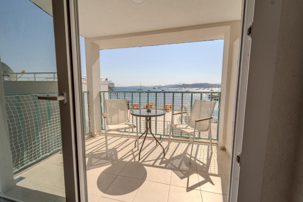 Mia Hill Suites 19/40