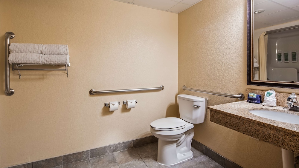 غرفة قياسية بسرير كينج لذوي الإعاقة، Best Western Center Pointe Inn 6/8