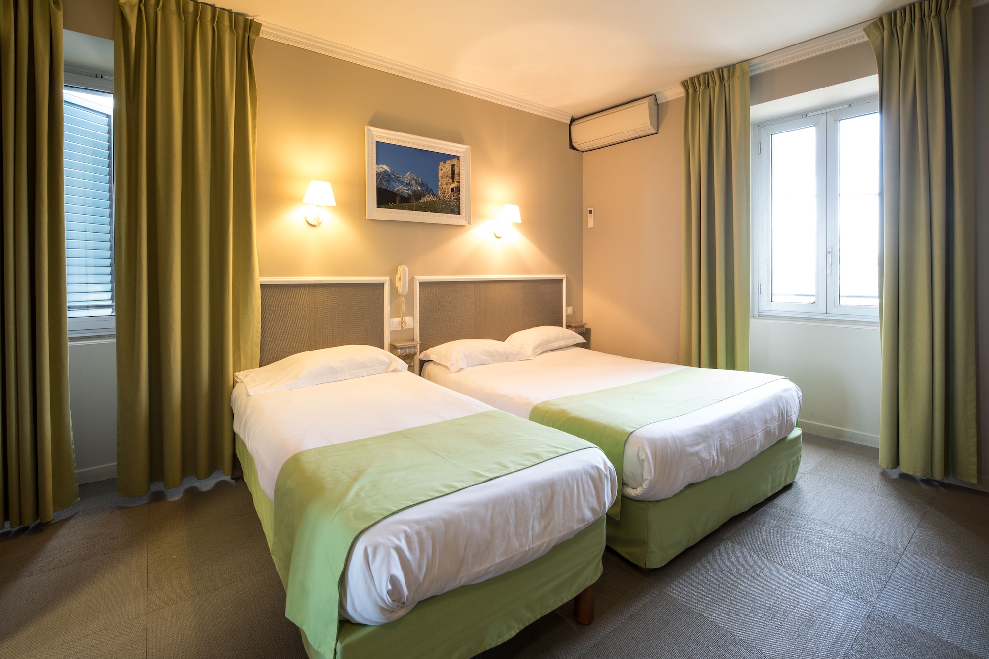 ROOM, TRIPLE
