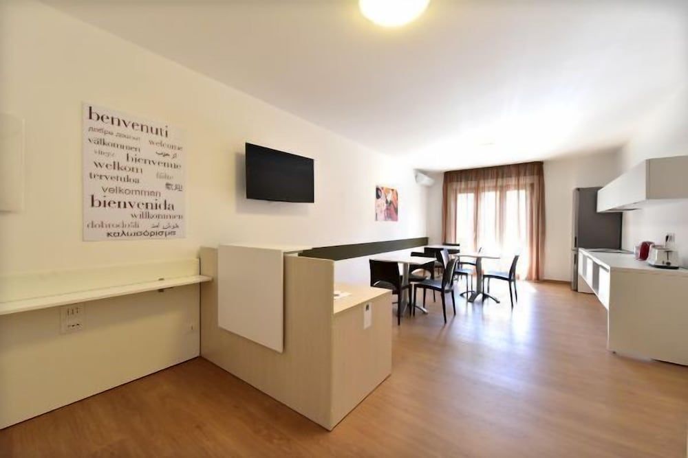 Trip Room & Breakfast 25/38