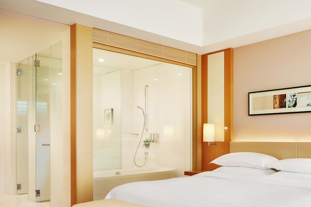 Sheraton Grand Hiroshima Hotel 7/44
