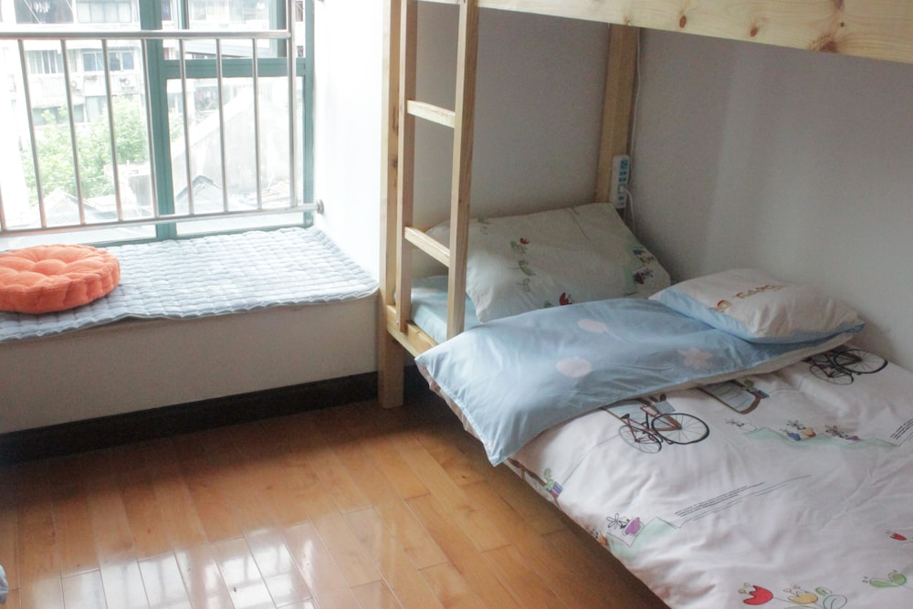 FEMALE DORM, 6 BEDS, PRIVATE BATHROOM