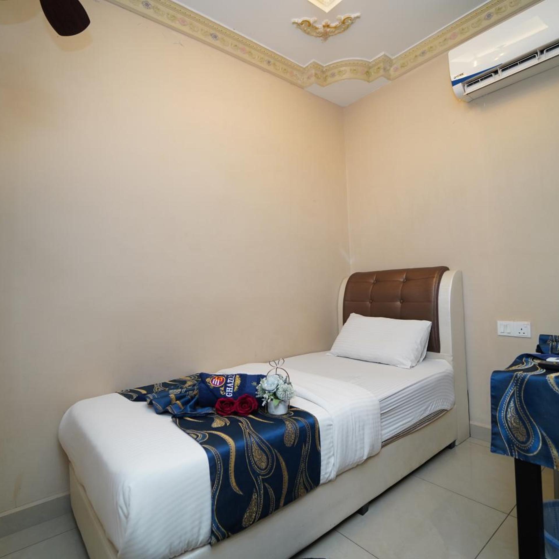 Economy, Single, Single Bed, No Toilet