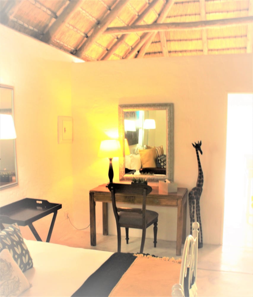 Shikwari Bush Lodge &amp; Pangolin Bush Camp 35/50