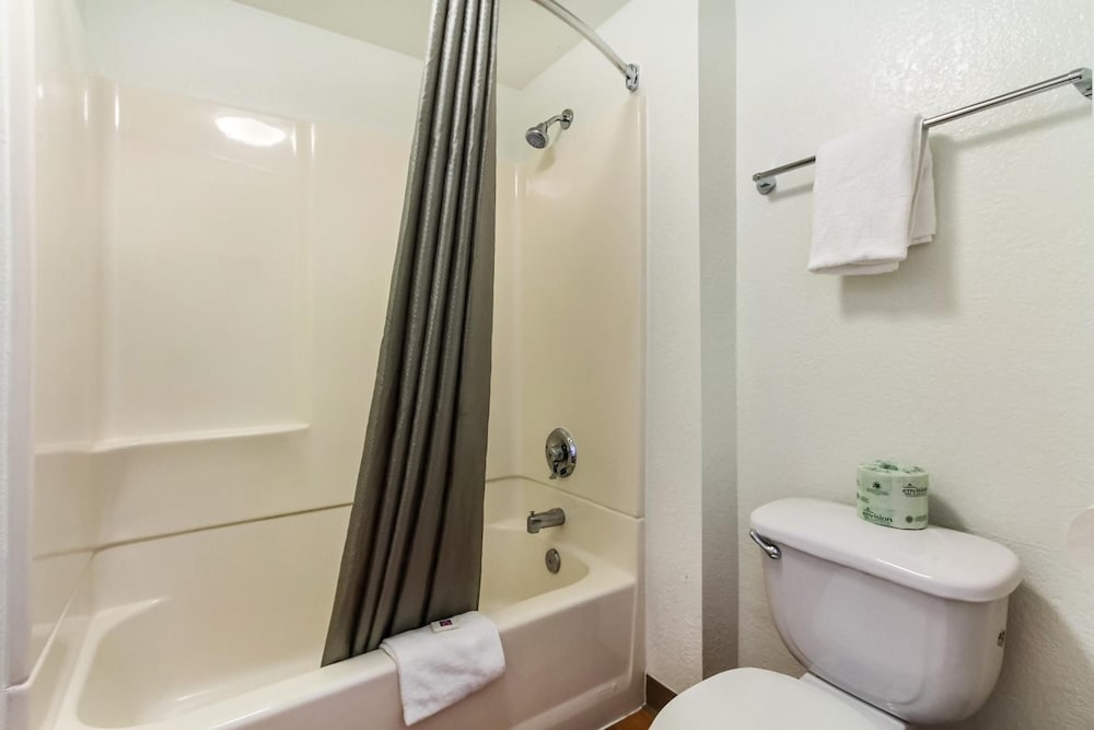 Motel6 Watsonville, CA - Monterey Area 58/64