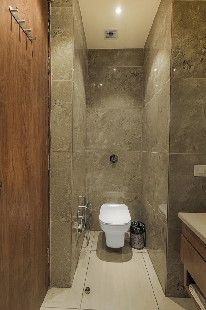 INDUS HOTEL 50/51