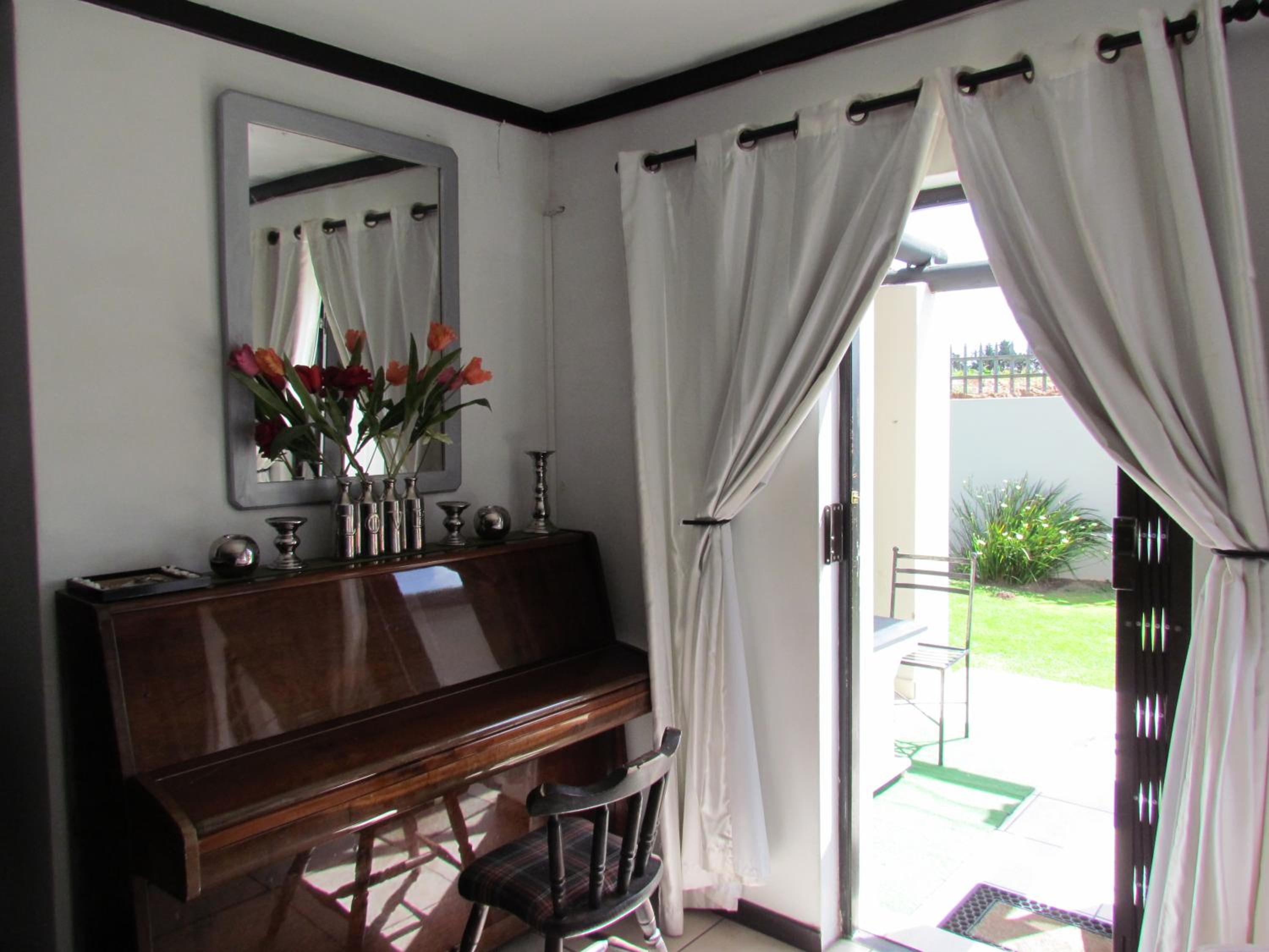 Santini Lace Self Catering 5/29