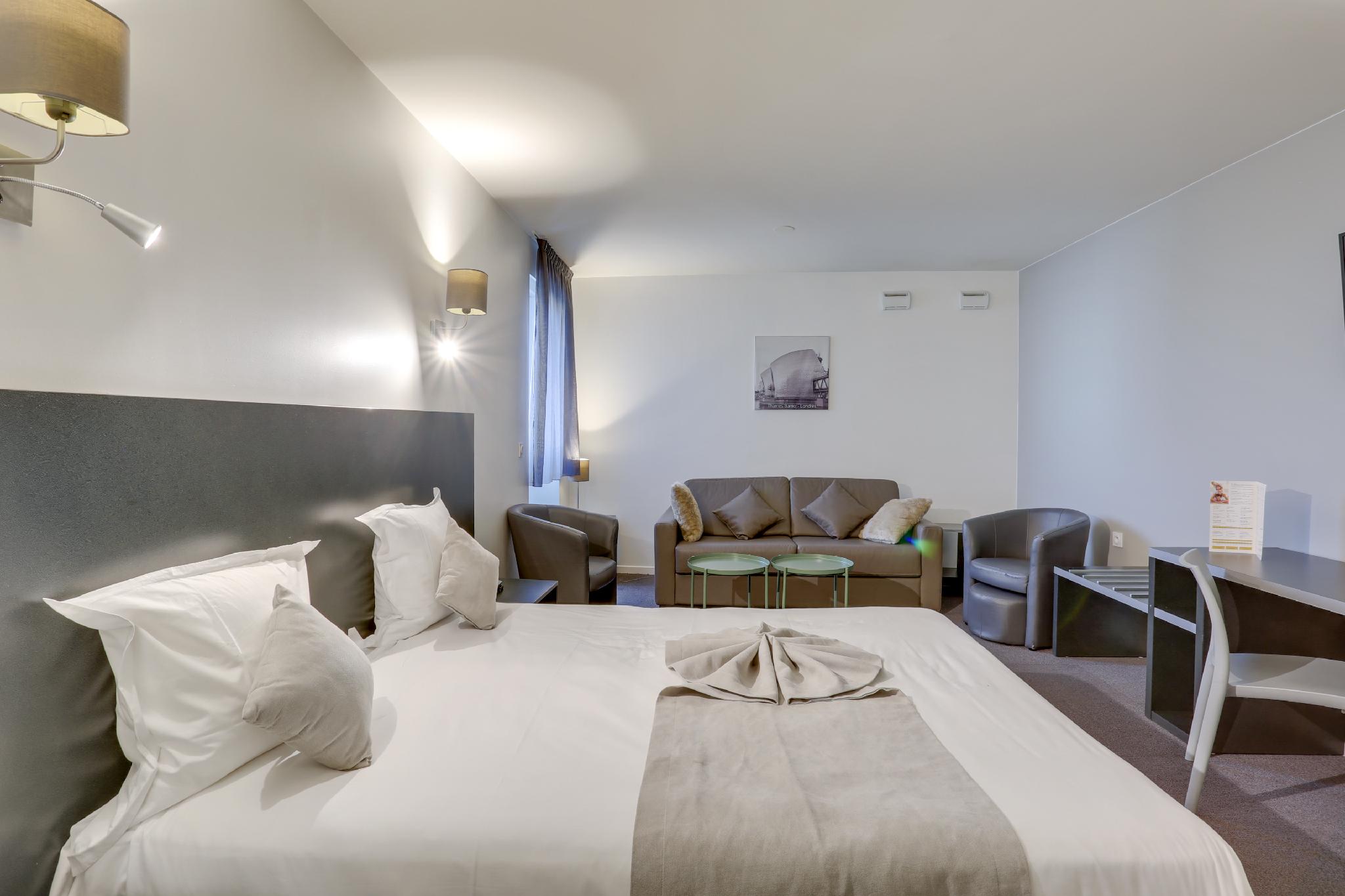 Superior, Studio, Twin Beds