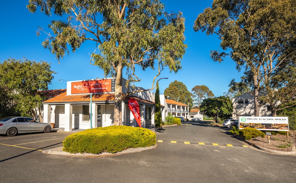 Nightcap at Ferntree Gully Hotel Motel 3/65