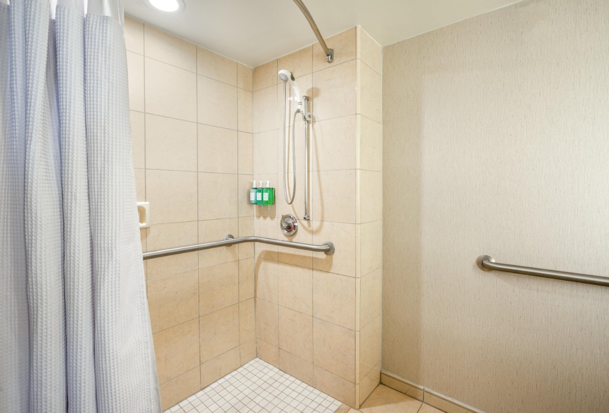 Astor, Tower, 2 Queen Beds, Accessible