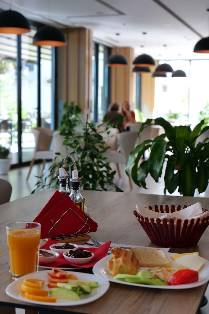 Hotel Triumf 35/50