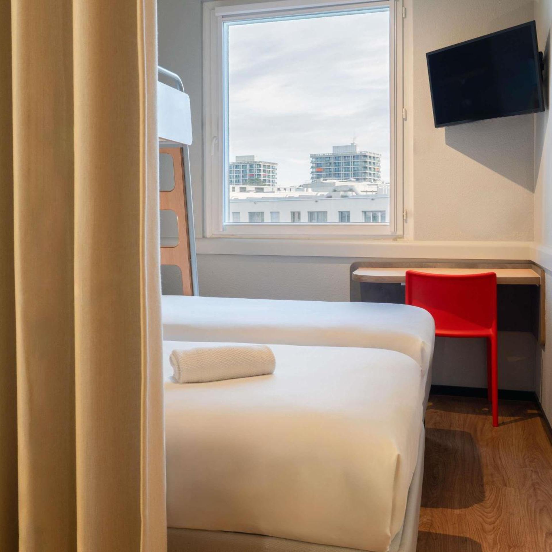 ROOM, TRIPLE, TWIN BEDS, BUNK BED