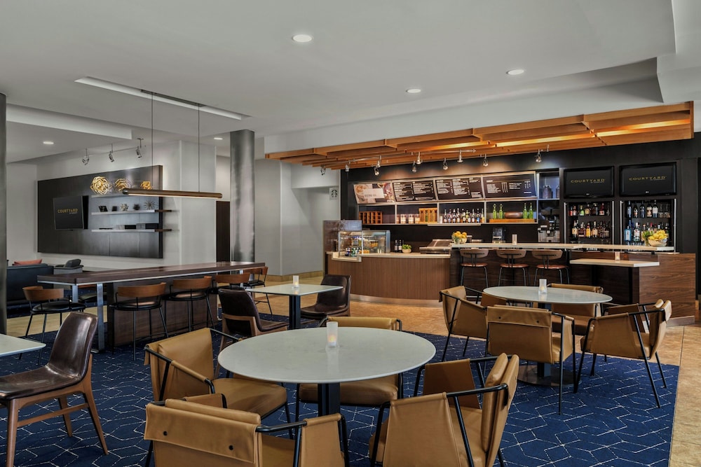 Courtyard by Marriott Evansville East 38/57