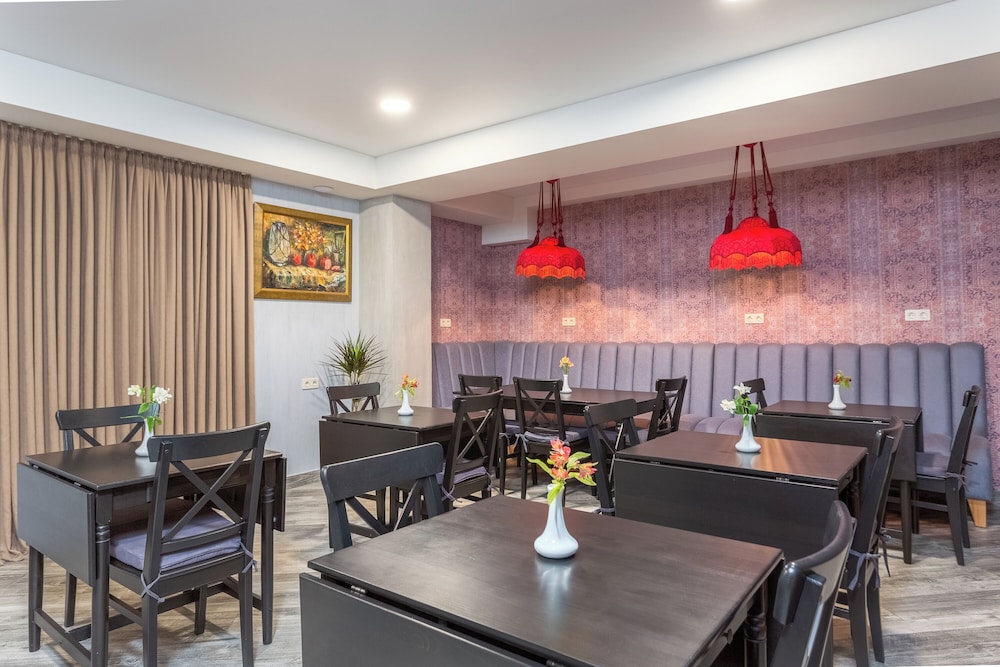 Brooch Boutique Hotel 57/63