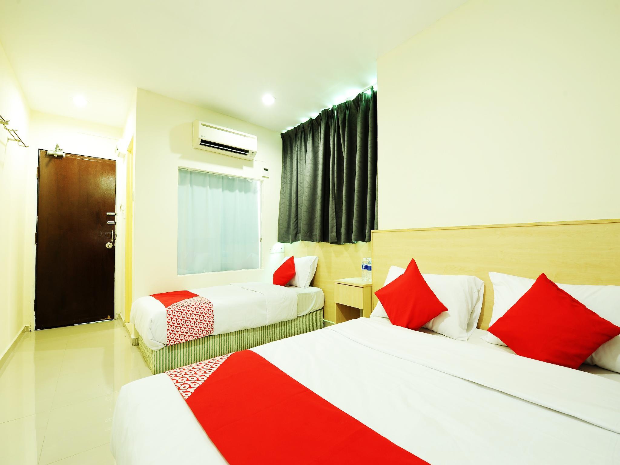 Suite Triple, OYO 1055 Batu Caves Star Hotel 2/2