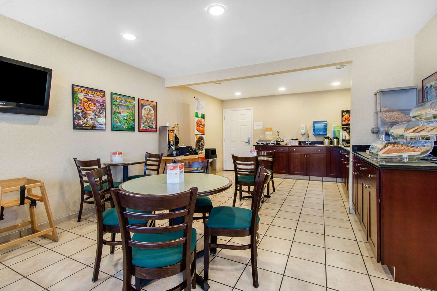 Ramada Bayside Inn and Suites 13/18