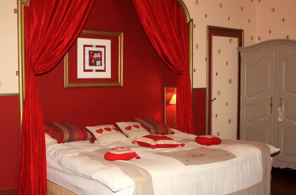 BORDEAUX, KING BED, GARDEN VIEW