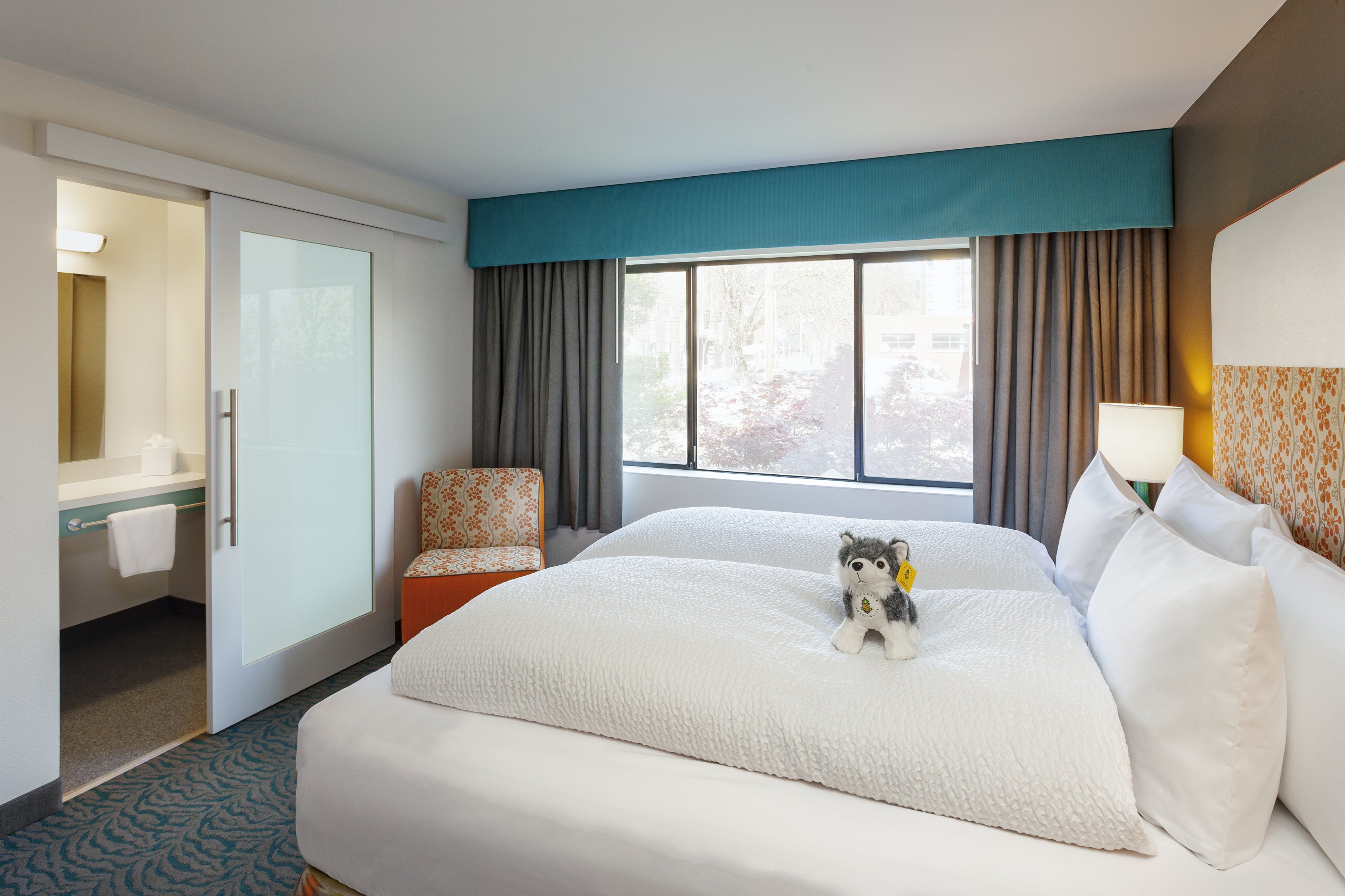 Staypineapple, University Inn, University District Seattle 15/52