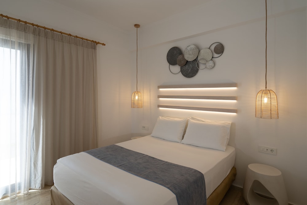 Sunshine Hotel 7/50