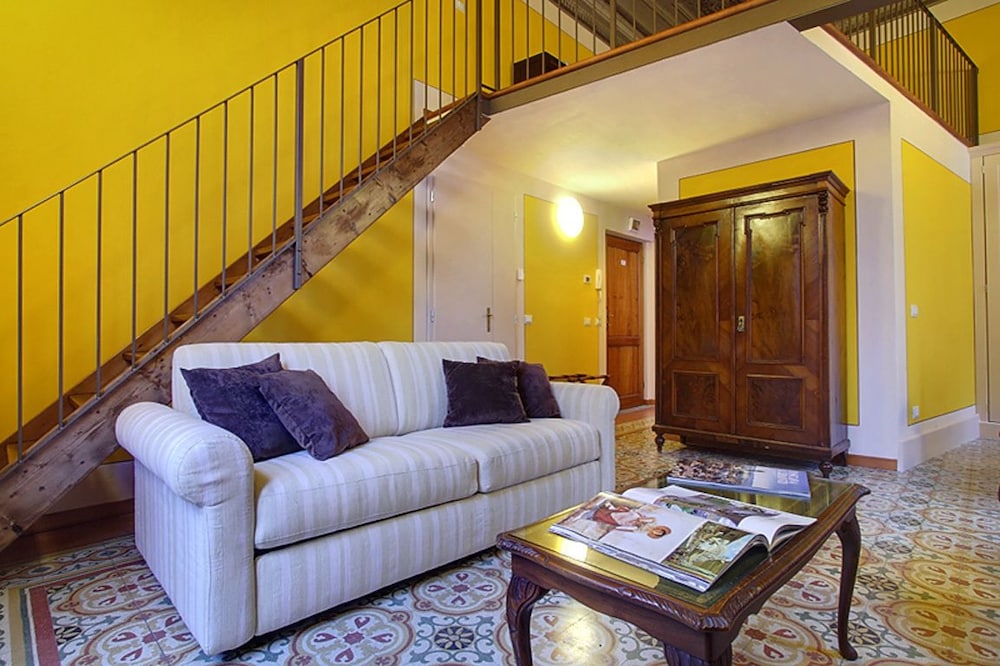 Puccini Apartments 30/50