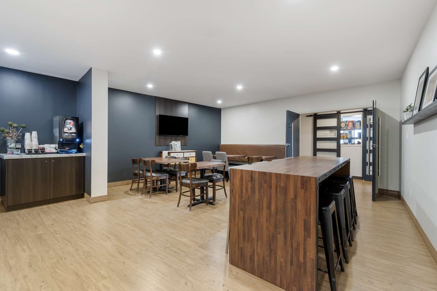 Villa Inn and Suites, SureStay Collection By Best Western 49/54