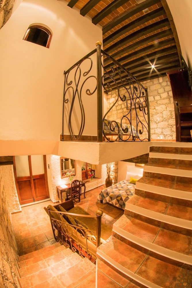 Meson de Los Remedios Hotel 45/56