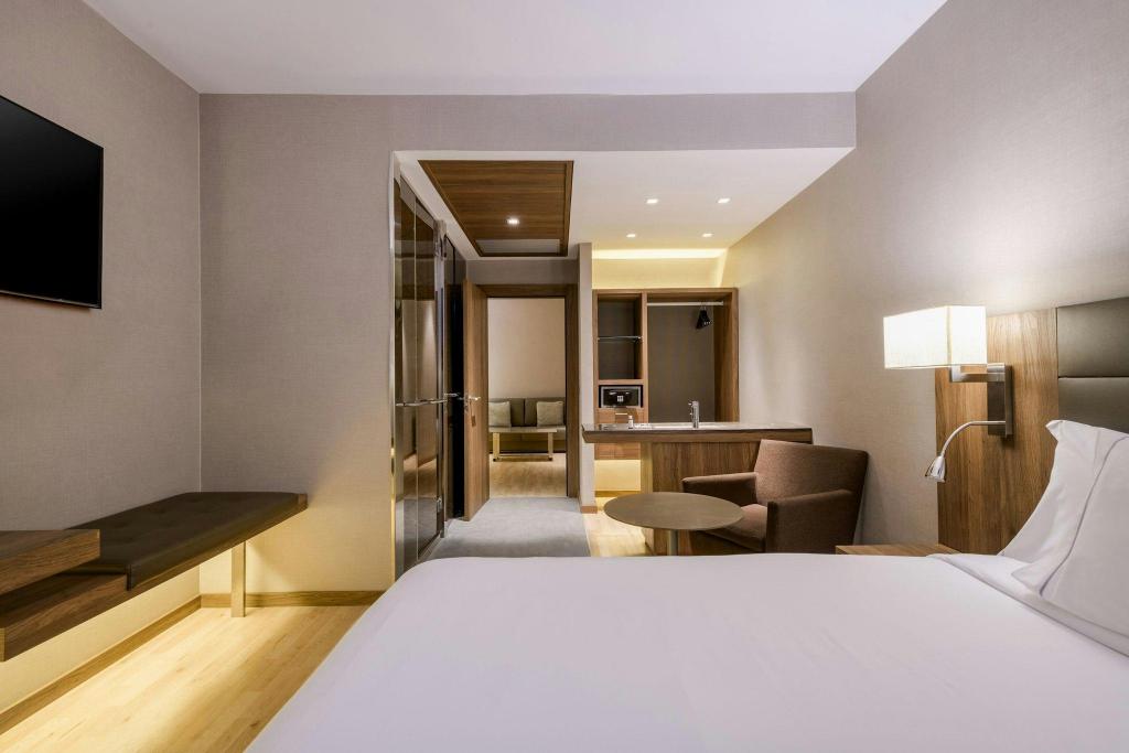 Guest Room, Superior, Queen Bed