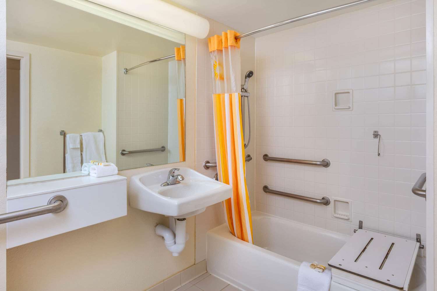 La Quinta Inn & Suites by Wyndham Garden City 38/42