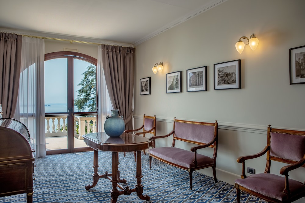 Hotel Villa Del Sogno 57/77