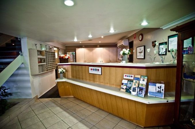 Centrepoint Motor Inn 2/19