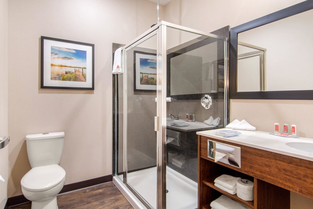 Econo Lodge Fox Creek, AB 18/28