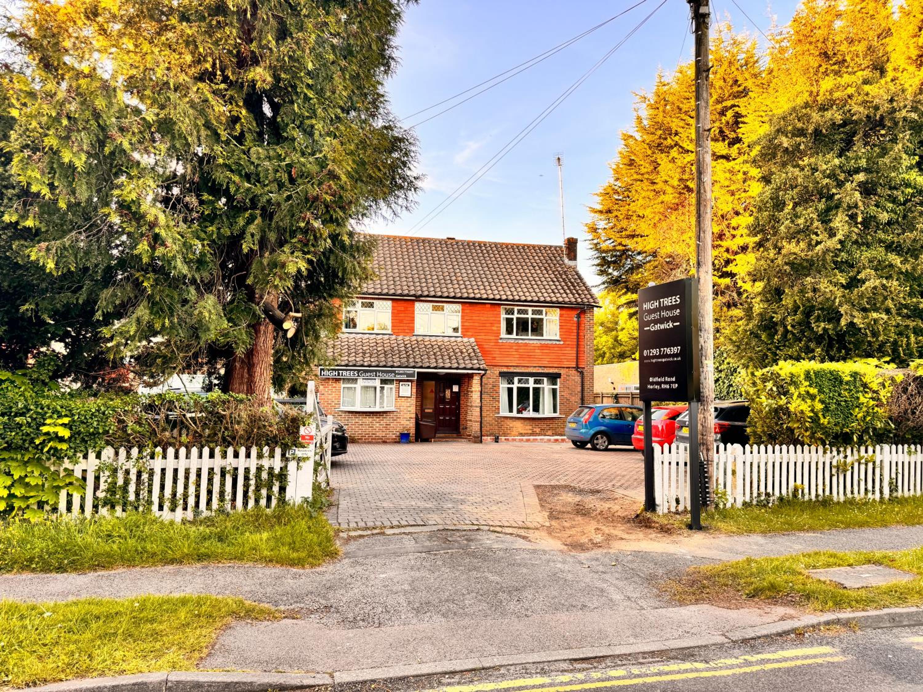 High Trees Guest House Gatwick 37/49