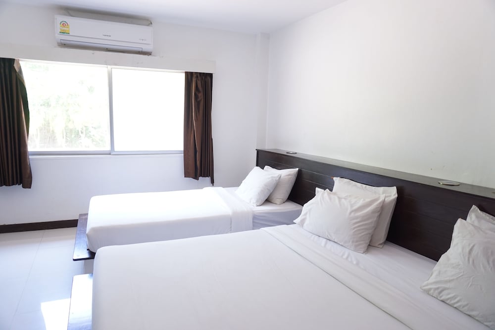 SRI CHUMPHON HOTEL 19/35
