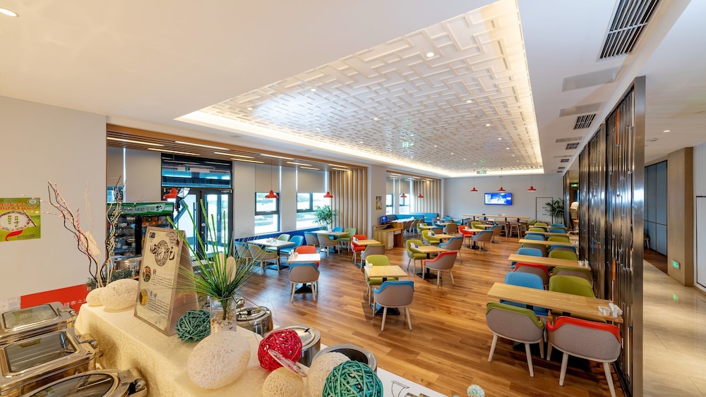 Holiday Inn Express LINYI RIVERSIDE 33/43