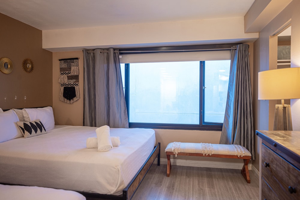 1Bd1Ba w BonusRM Stay Together Suites 23/62