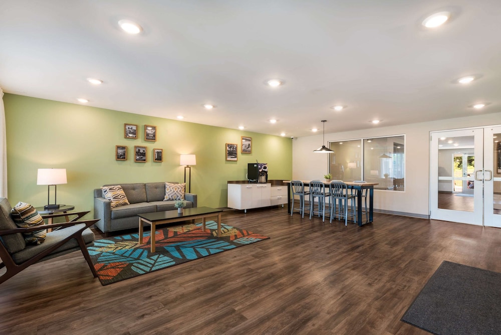 WoodSpring Suites Greensboro - High Point North 33/51