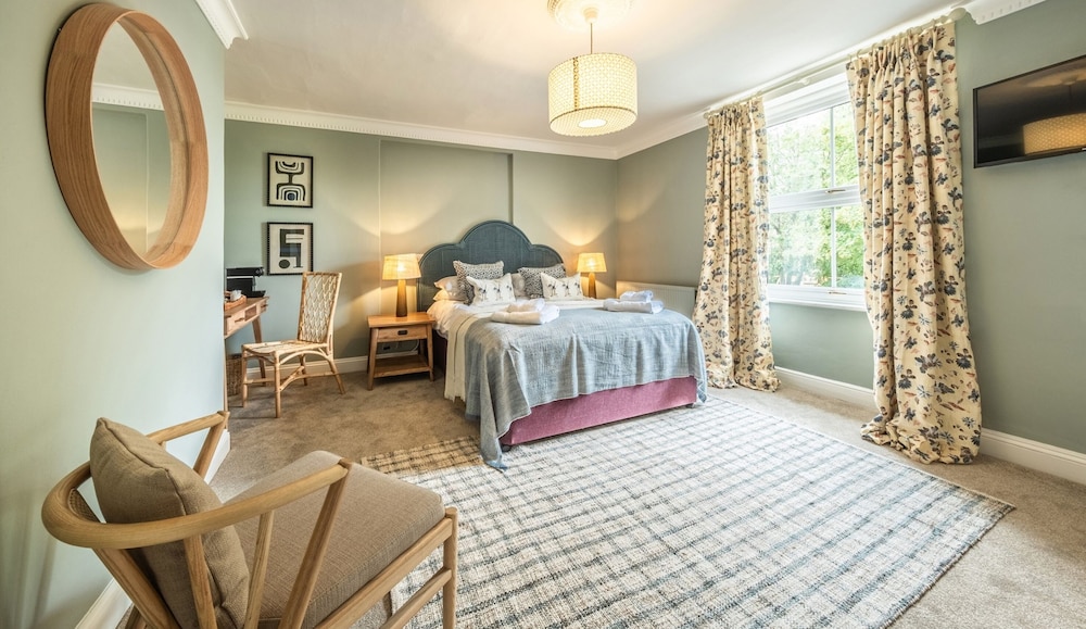 The Feathers Hotel 13/50